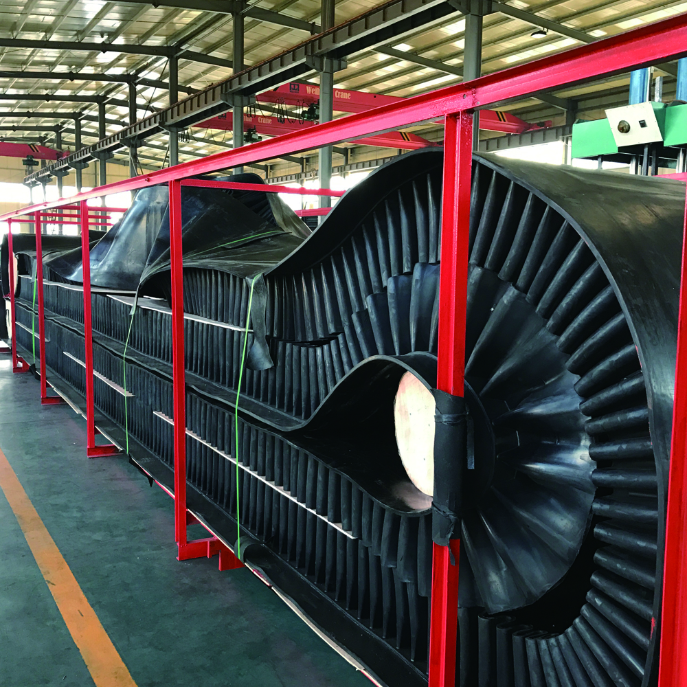 Sidewall conveyor belts