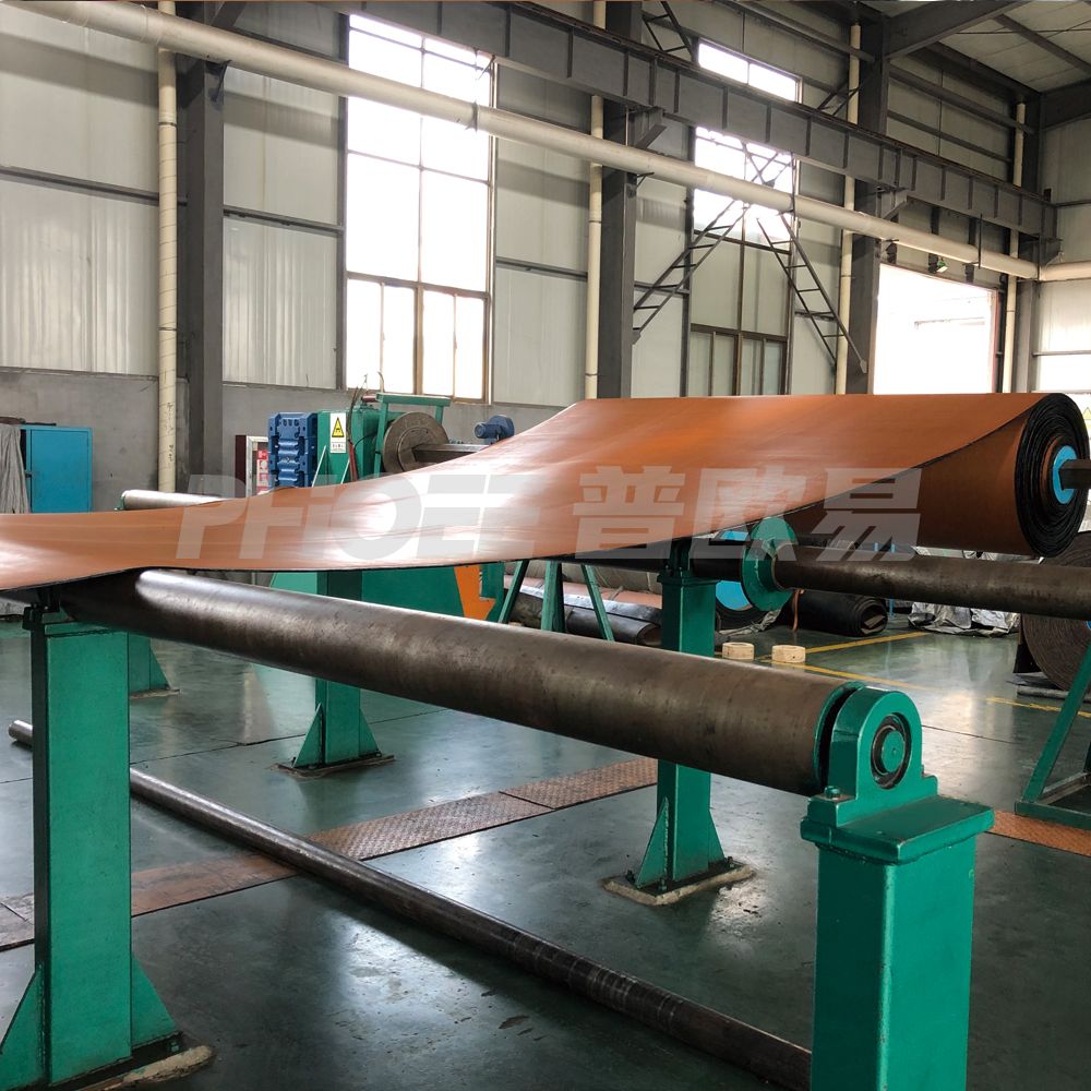 Extra width rubber conveyor belts