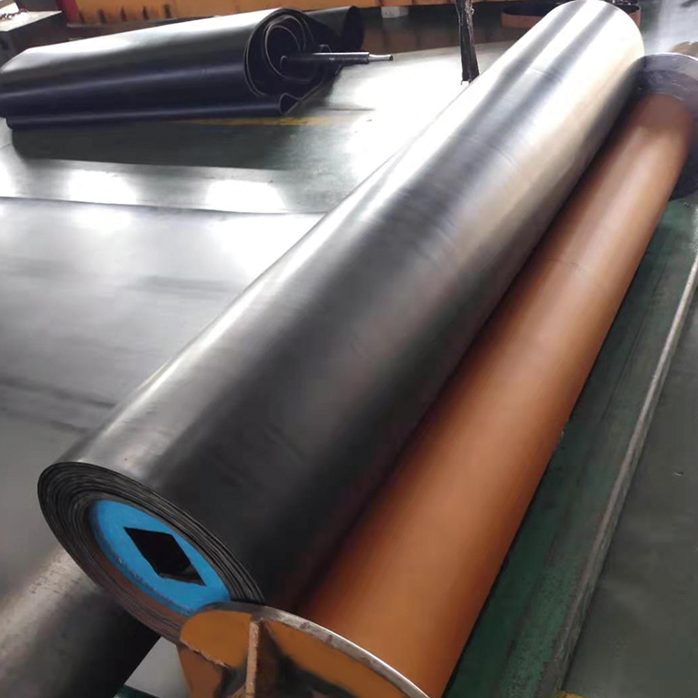 Extra width rubber conve